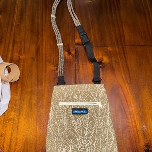 KAVU Leaf Print Crossbody Bag in Tan and White